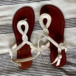 White twist adjustable sandal